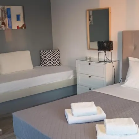 Athina's Blue Apartament Nausa