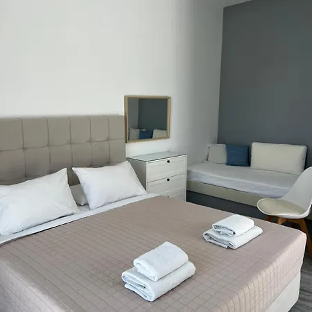 Athina's Blue Apartament Nausa