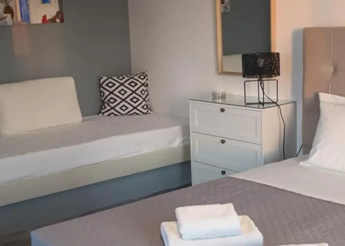 Athina's Blue Apartament Nausa