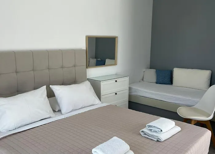 Athina's Blue Apartament Nausa